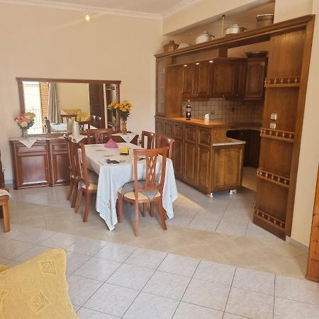 Apartment Theodoros Leonídion Buitenkant foto